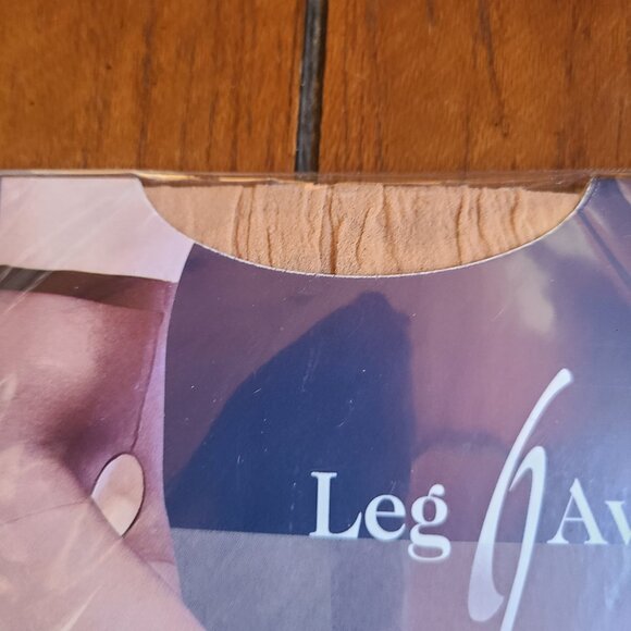 NEW Leg Avenue Plus Size Crotchless Pantyhose Sheer 100% Nylon Plus Size 1X-3X - Picture 3 of 5